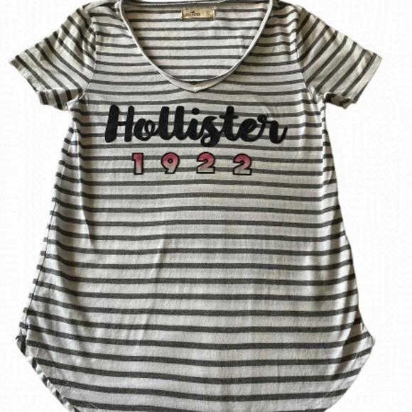 Hollister Tops - 𝅺$ 5 add on $ Hollister stripe logo t size xs